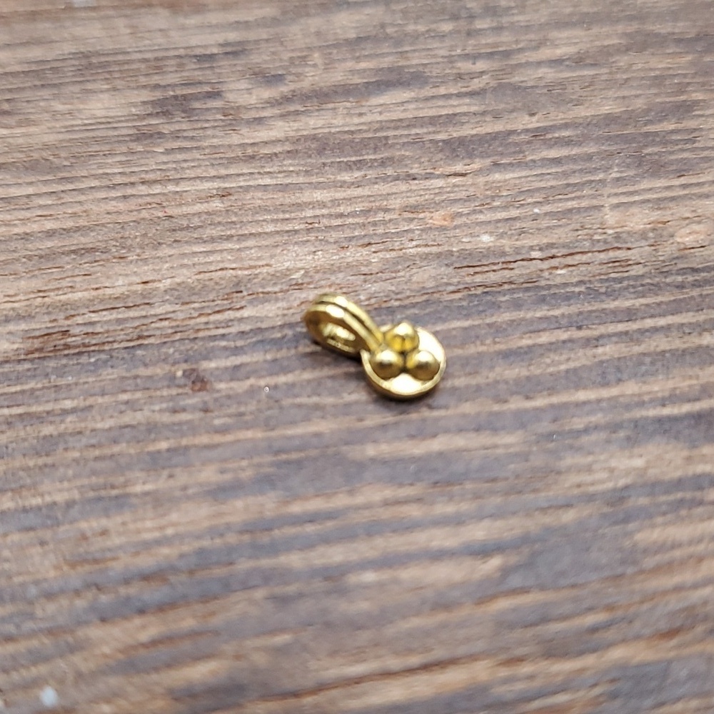 P115‎ delicate trio charm ✨️